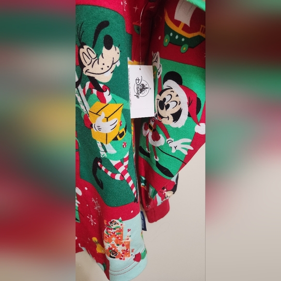*NWT* Walt Disney World Parks Red XS Christmas Mickey Minnie Goofy Spirit Jersey - Picture 12 of 12